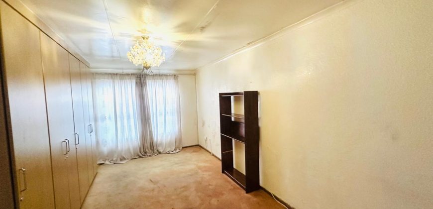 Family home with cottage in Kensington