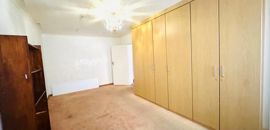 Family home with cottage in Kensington