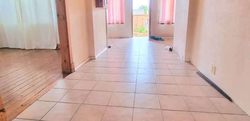 Spacious Family Home with Pool & Cottage