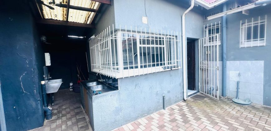 Family home with cottage in Kensington