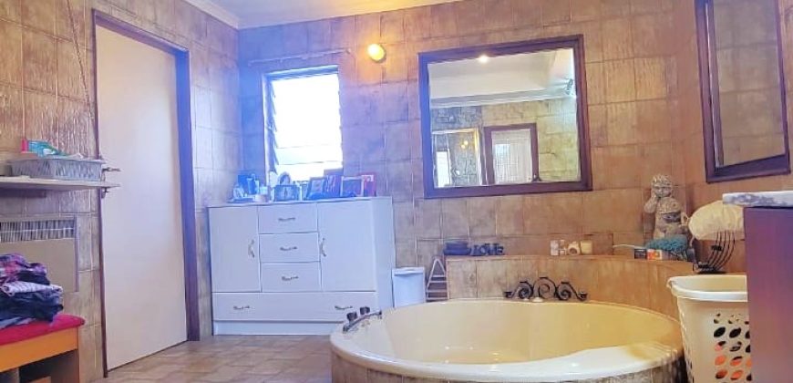 Absolutely spotless, charming and magnificent family home in Bruma.