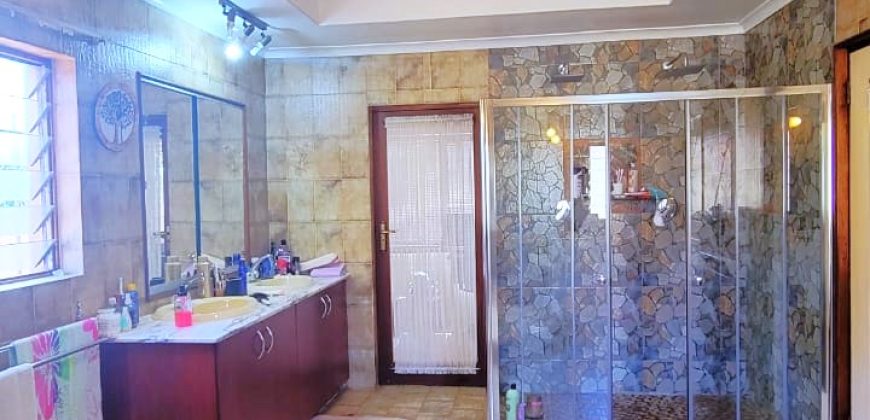 Absolutely spotless, charming and magnificent family home in Bruma.