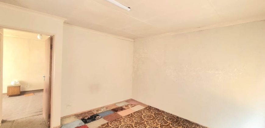 Spacious Family Home with Pool & Cottage