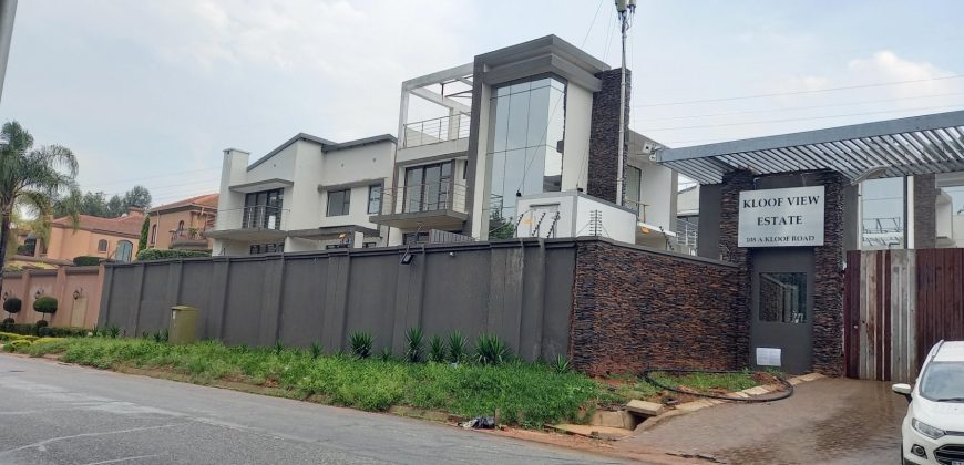 Delightful and sophisticated cluster in Bedfordview.