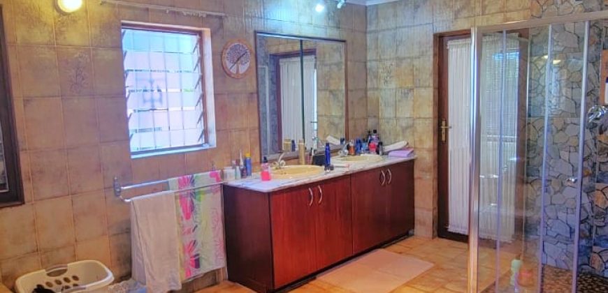 Absolutely spotless, charming and magnificent family home in Bruma.