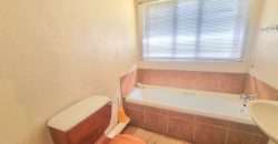 Spacious Family Home with Pool & Cottage