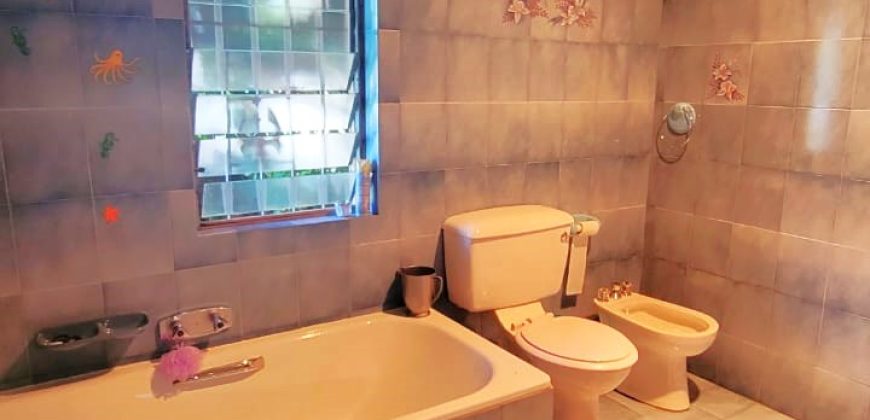 Absolutely spotless, charming and magnificent family home in Bruma.