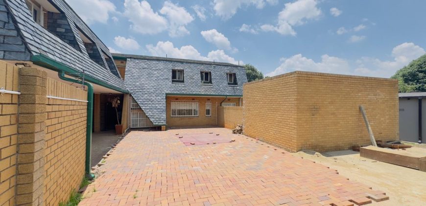 Six-Bedroom Duplex for Sale in a Secure Boom-Off Complex, Klippoortje Agricultural Lots, Germiston