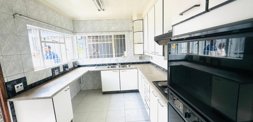 Family home with cottage in Kensington