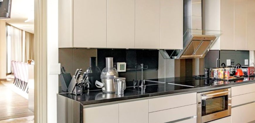 Feel on top of the world with this penthouse located in  DaVinci Hotel Sandton.