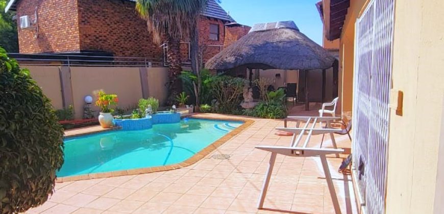 Absolutely spotless, charming and magnificent family home in Bruma.