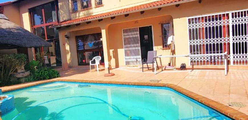 Absolutely spotless, charming and magnificent family home in Bruma.