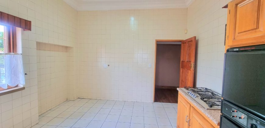 Spacious Family Home with Pool & Cottage