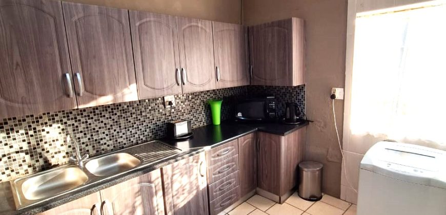 Secure and spacious 2 Bedroom Apartment in Cyrildene