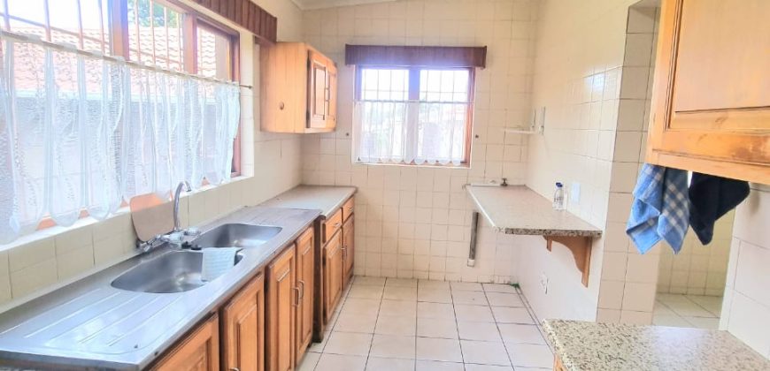 Spacious Family Home with Pool & Cottage