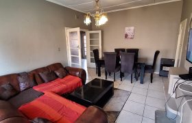 Immaculate 2 Bedroom apartment for Sale in Cyrildene.