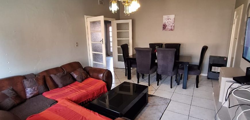 Immaculate 2 Bedroom apartment for Sale in Cyrildene.