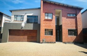 Charming Cluster Home with Modern Amenities