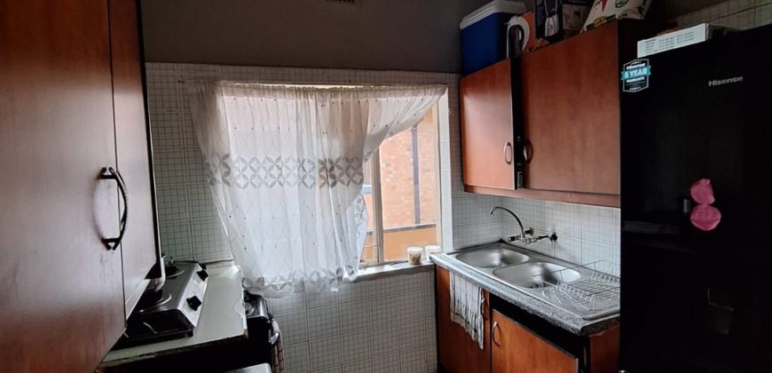 Immaculate 2 Bedroom apartment for Sale in Cyrildene.