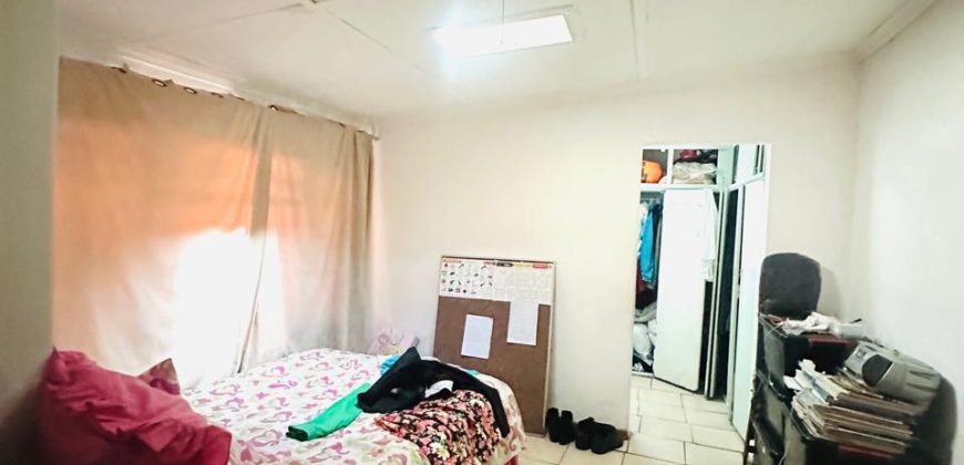 Fixer-Upper with Cottage in Bezuidenhout Valley