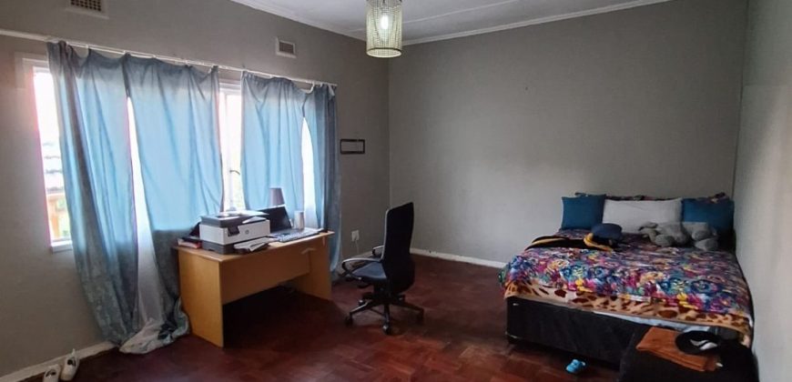 Immaculate 2 Bedroom apartment for Sale in Cyrildene.