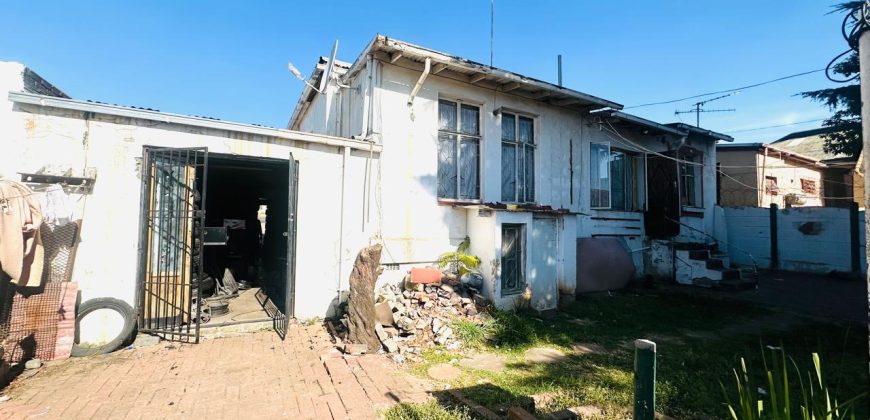Fixer-Upper with Cottage in Bezuidenhout Valley