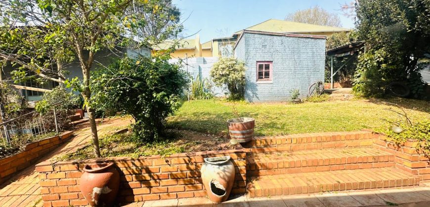 Spacious Home with Cottage, Pool & Garden