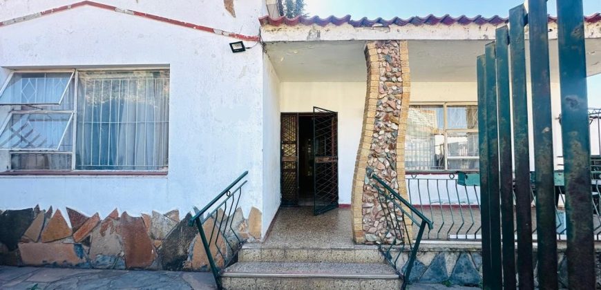 Fixer-Upper with Cottage in Bezuidenhout Valley