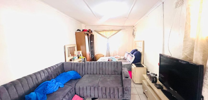 Spacious 3-Bedroom Home with Cottage and Ample Parking