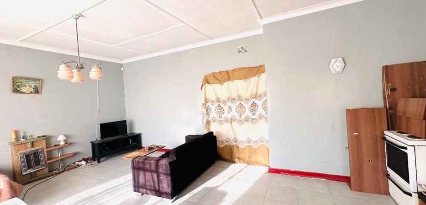 Spacious 3-Bedroom Home with Cottage and Ample Parking