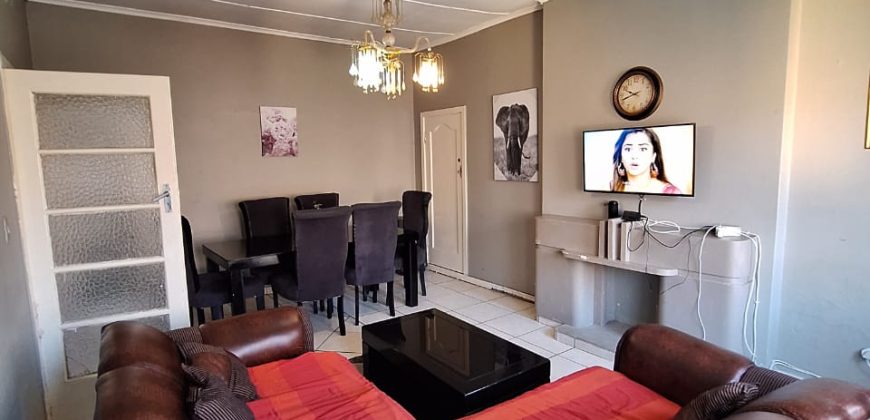 Immaculate 2 Bedroom apartment for Sale in Cyrildene.