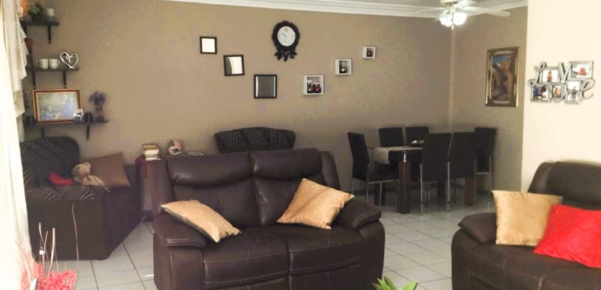 3 Bedroom Unit awaiting you in Randburg.