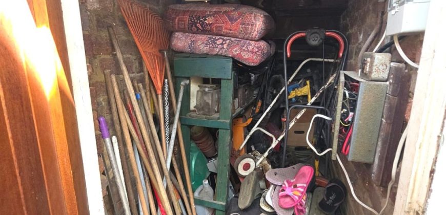 Family Home with Modern Comforts and Outdoor Leisure