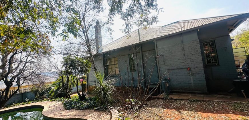 Spacious Home with Cottage, Pool & Garden