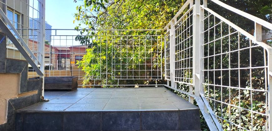 Welcome to this delightful 2-bedroom apartment, a perfect blend of modern convenience and tranquil living.