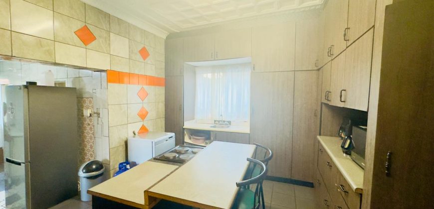 3-Bedroom Home with 2 Income-Generating Cottages for sale in Malvern