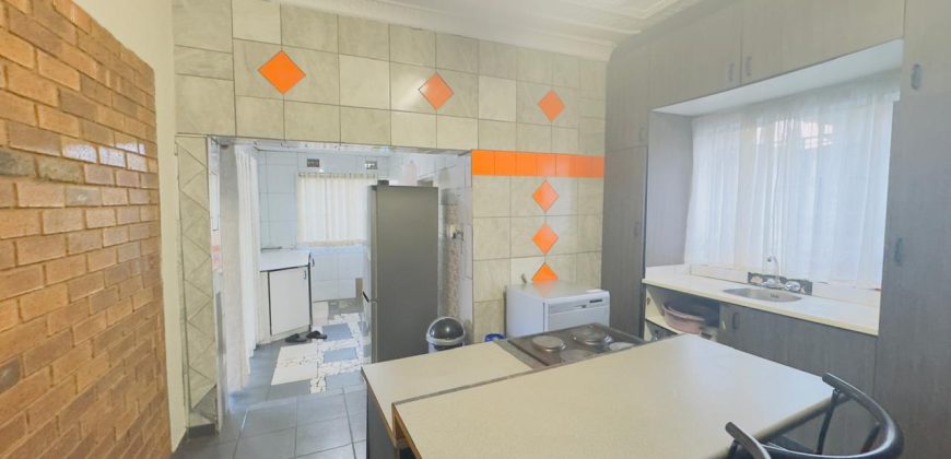 3-Bedroom Home with 2 Income-Generating Cottages for sale in Malvern