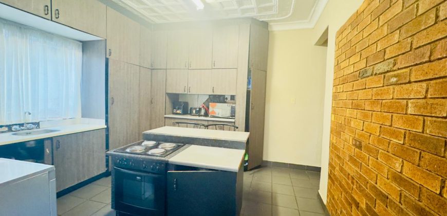 3-Bedroom Home with 2 Income-Generating Cottages for sale in Malvern