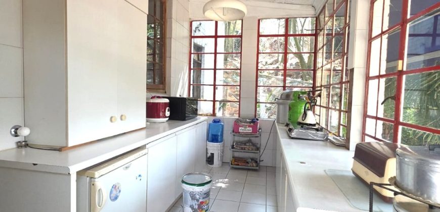 Family Home with Modern Comforts and Outdoor Leisure