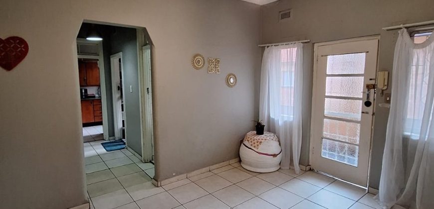 Immaculate 2 Bedroom apartment for Sale in Cyrildene.