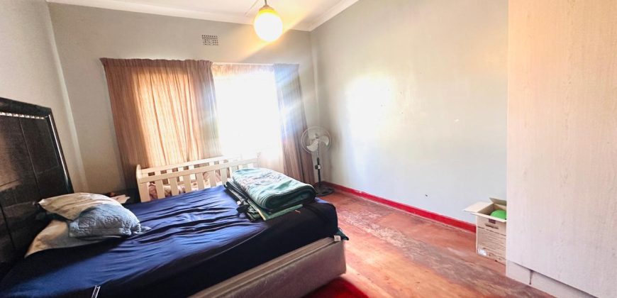 Spacious 3-Bedroom Home with Cottage and Ample Parking