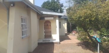 Family home in Lambton with a 2 bed cottage