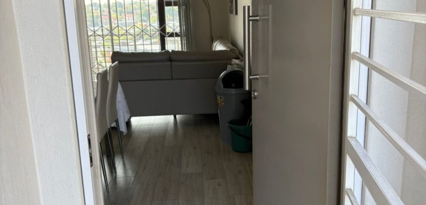 2 Bedroom apartment seeking new owners.