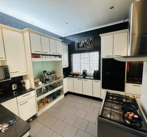 4 BEDROOM HOUSE FOR SALE