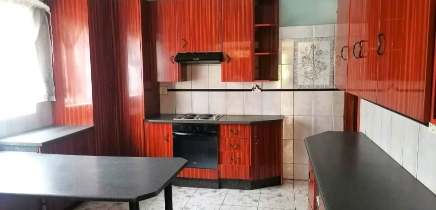 Spacious Family Home with Entertainment Area & Cottage