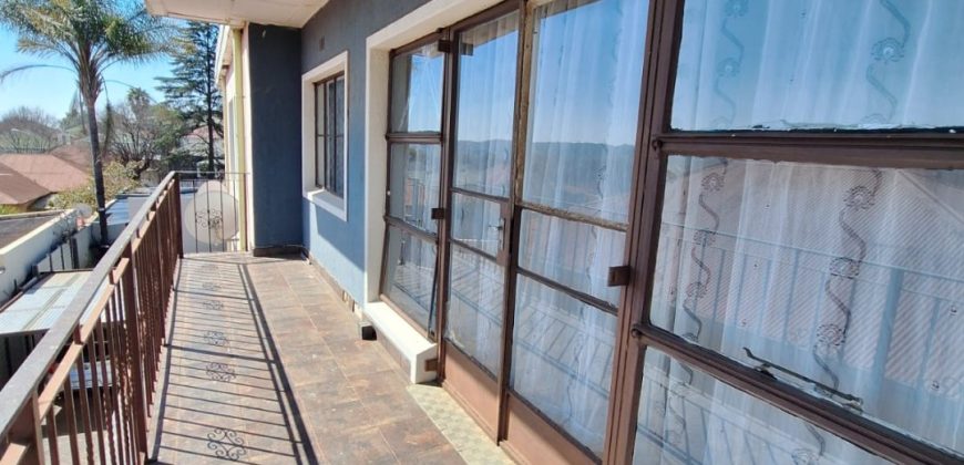 Huge five bedroom duplex in Kensington Johannesburg