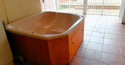 Spacious Family Home with Entertainment Area & Cottage