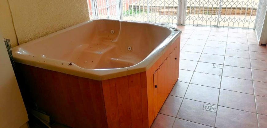 Spacious Family Home with Entertainment Area & Cottage