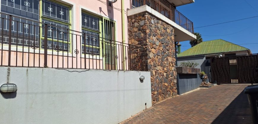 Huge five bedroom duplex in Kensington Johannesburg