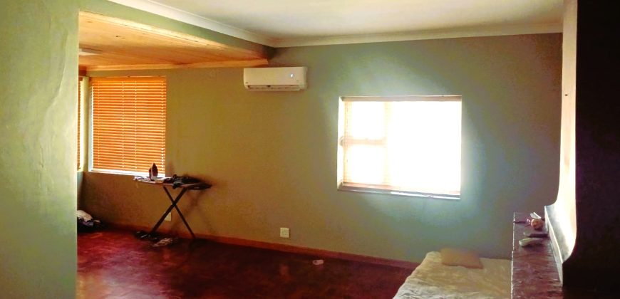 Spacious 3 Bedroom Home in Wychwood, Germiston